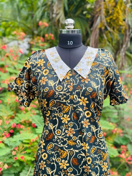 Peterpan collar feeding gown