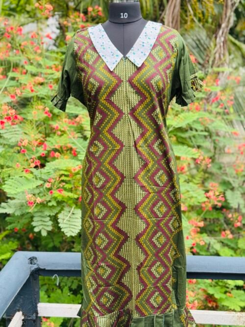 Peterpancollar feeding gown