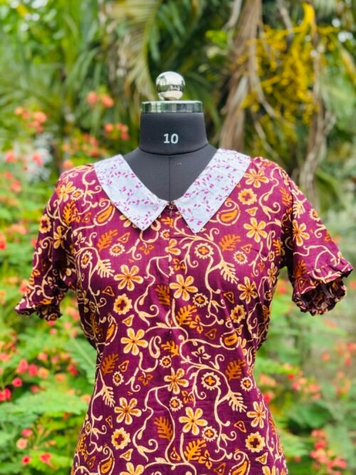 Peterpan collar feeding gown