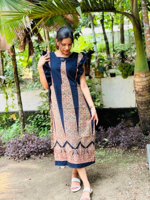 Nonfeeding rufflesleeve frock