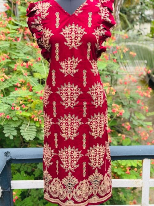 Nonfeeding rufflesleeve frock