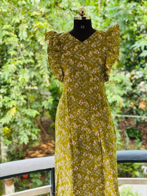 Non feeding rufflesleeve frock
