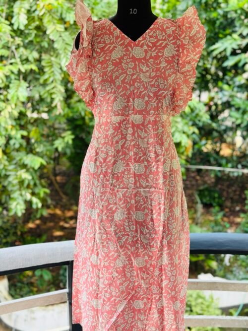 Nonfeeding rufflesleeve frock