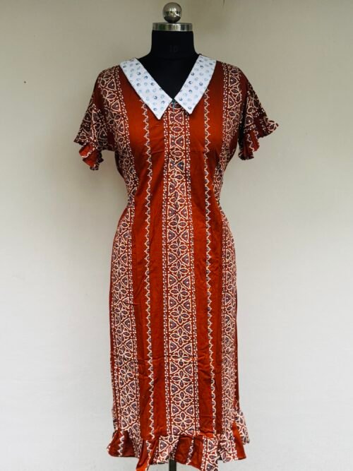 Peterpan collar feedingfrock