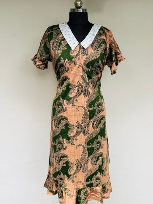 Peterpan collar feedingfrock