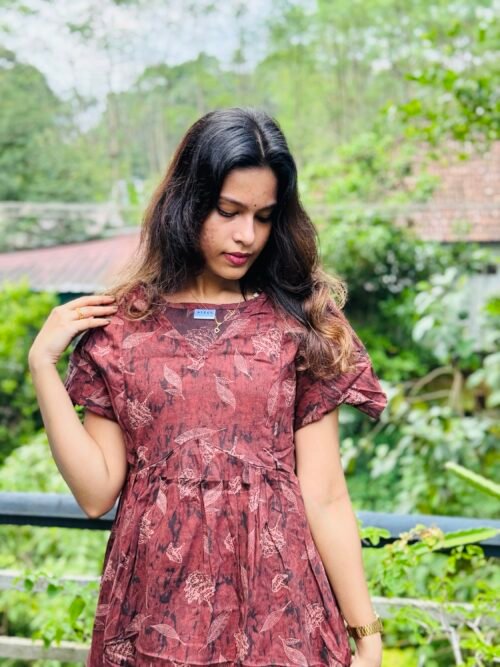 Alia cut feedingfrock